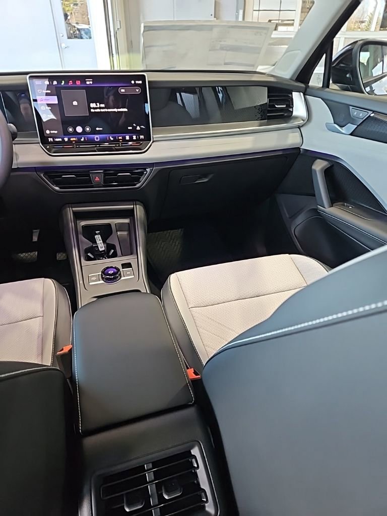 New 2026 Volkswagen Tiguan SE image 24