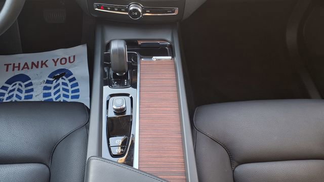 Used 2024 Volvo XC60 B5 Plus image 28