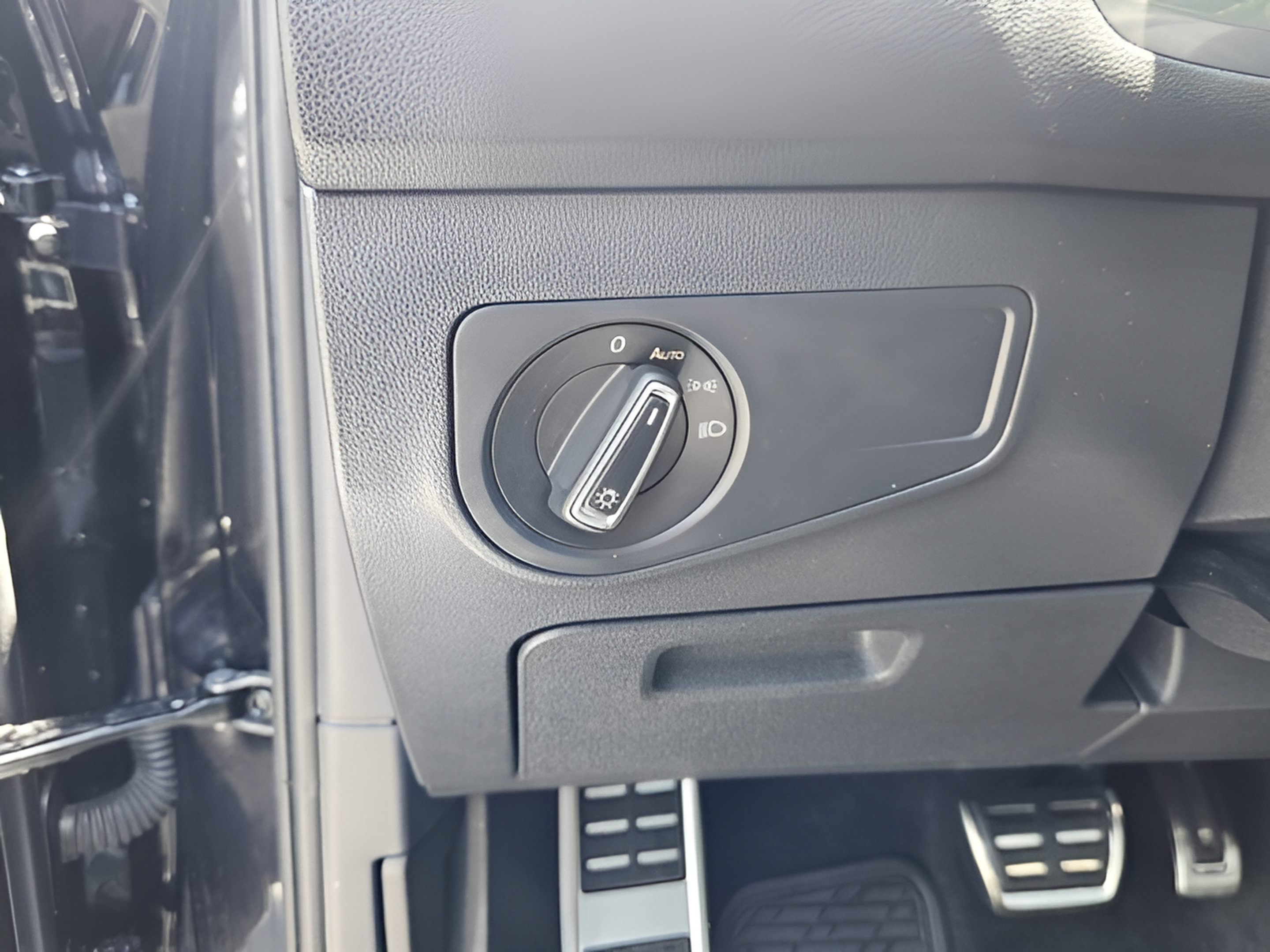 Certified 2024 Volkswagen Tiguan SE R-Line FWD image 15