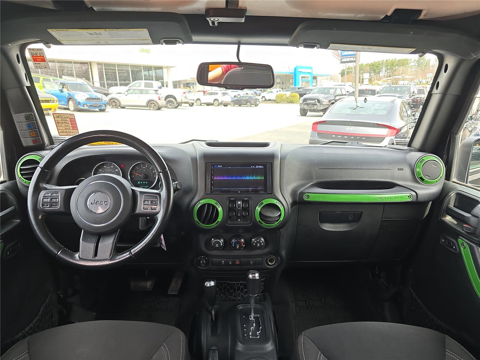 Used 2018 Jeep Wrangler Unlimited Sahara w/ Connectivity Group image 17