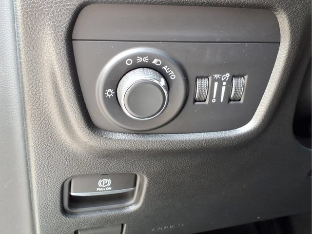 Used 2023 Jeep Grand Cherokee Altitude AWD/4WD image 20