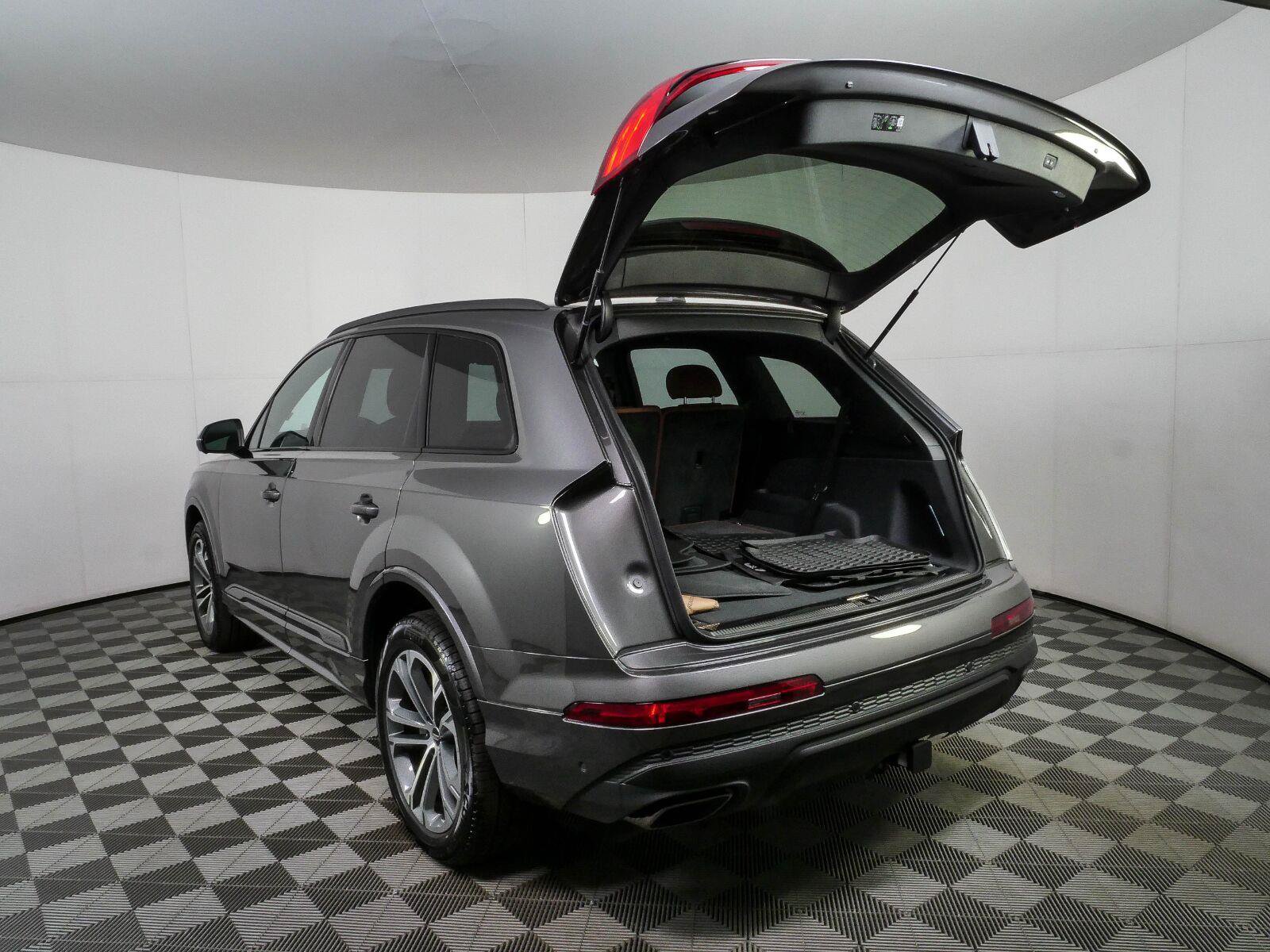 Used 2026 Audi Q7 3.0T Premium w/ Convenience Plus Package AWD/4WD image 35