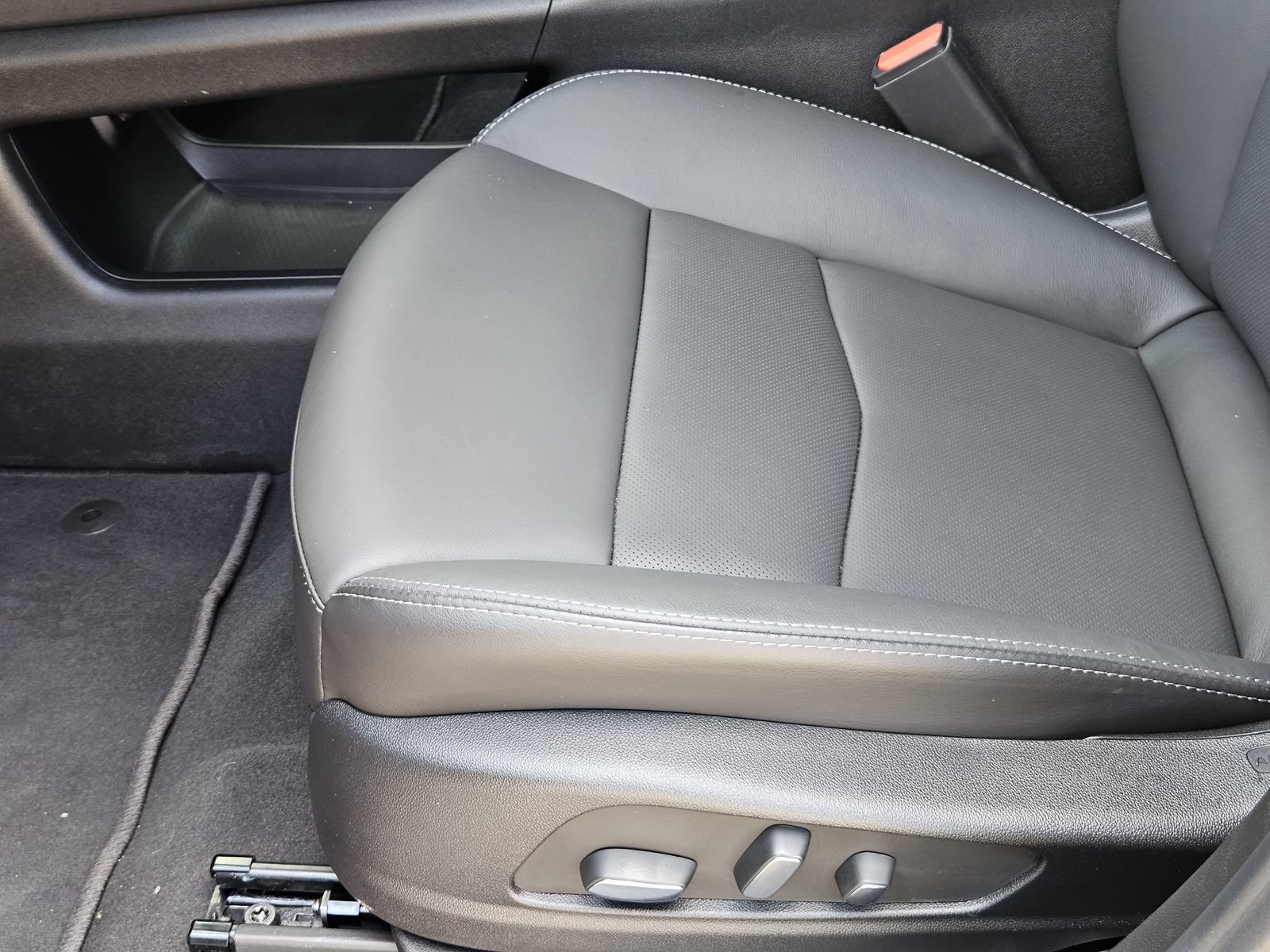New 2026 Cadillac XT5 Premium Luxury w/ Driver Assist Package FWD image 27