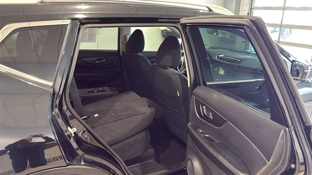 Used 2016 Nissan Rogue SV w/ SV Premium Package image 15