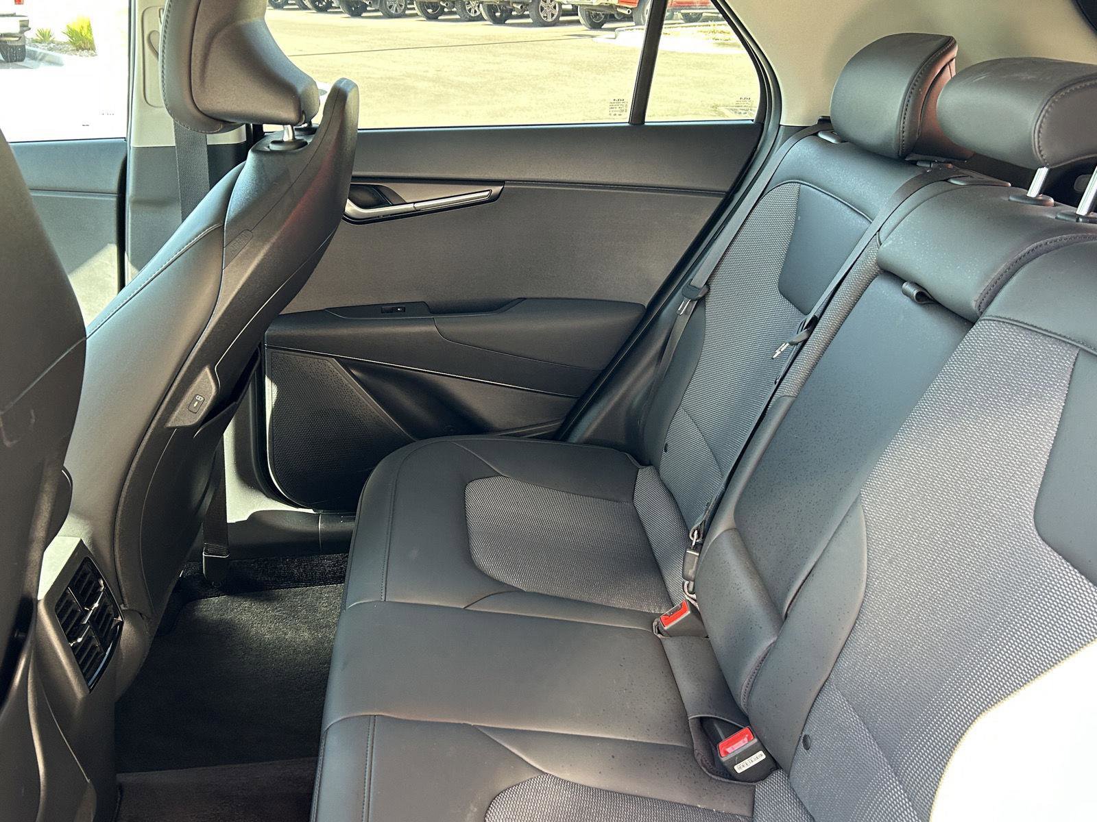 Used 2025 Kia Niro EX image 21