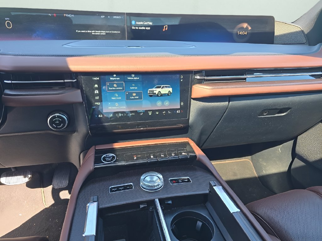 Used 2025 Lincoln Navigator Reserve AWD/4WD image 11
