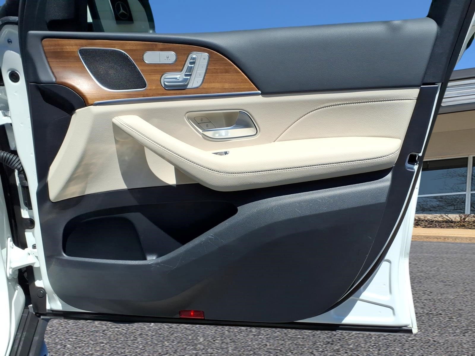 Certified 2025 Mercedes-Benz GLE 450 4MATIC image 31