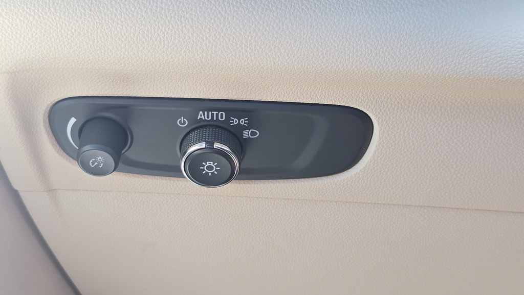 Used 2022 Buick Envision Preferred FWD image 25