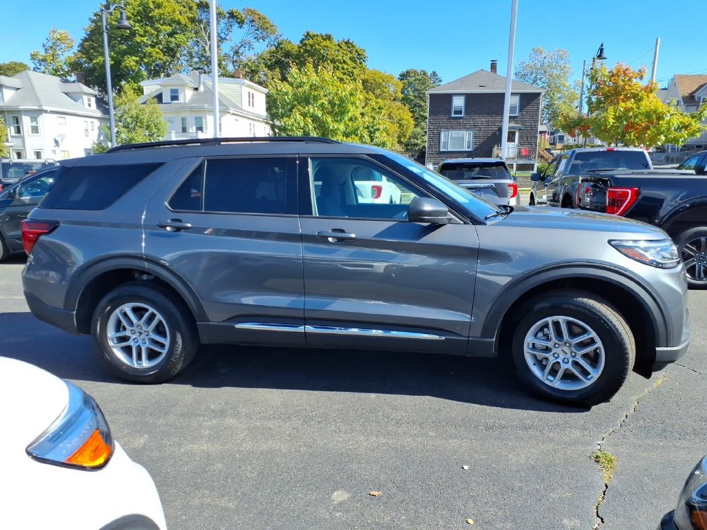 Used 2025 Ford Explorer Active AWD/4WD image 5