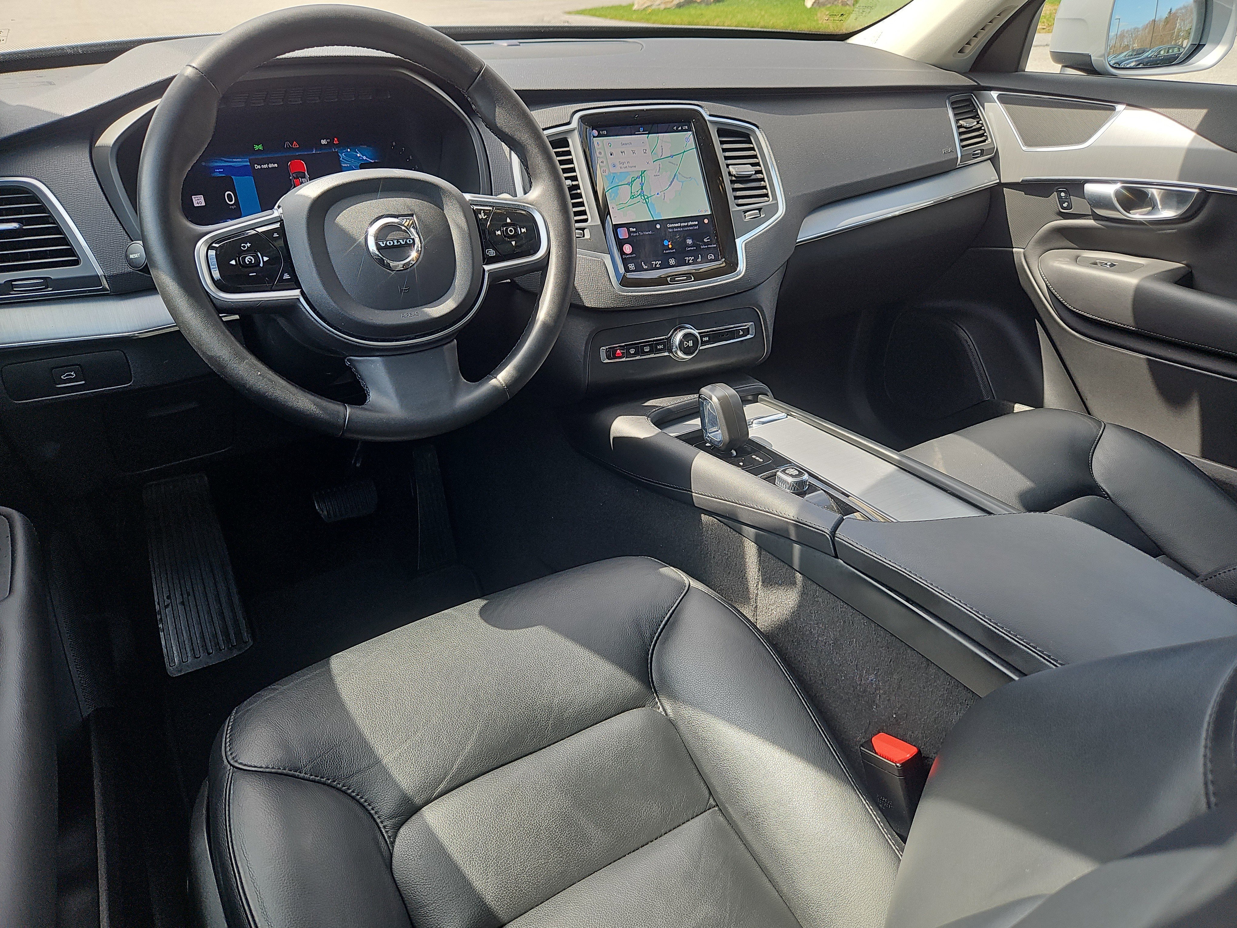 Used 2024 Volvo XC90 B5 Core image 3