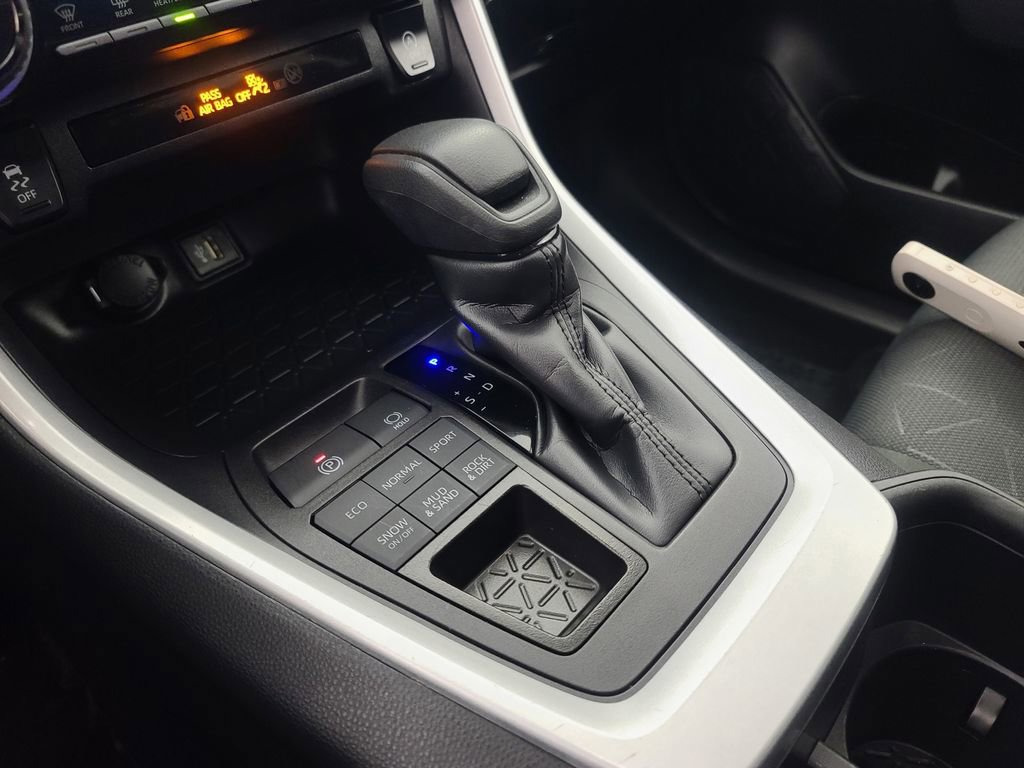 Used 2025 Toyota RAV4 XLE image 33