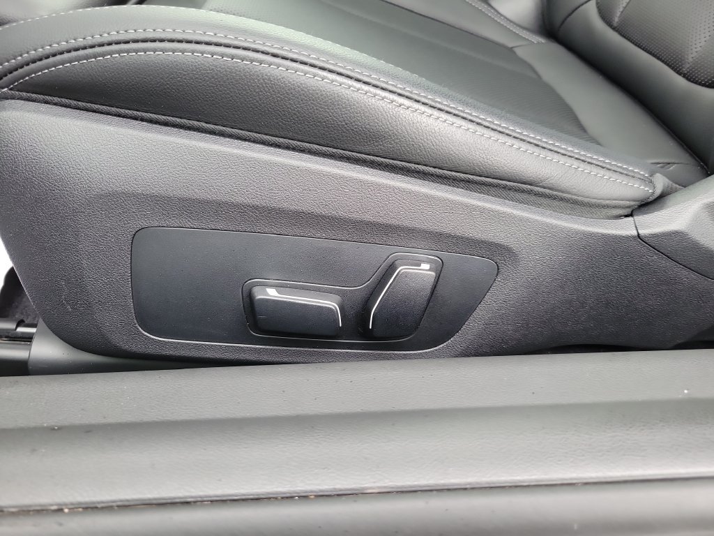Used 2025 BMW 230i Coupe w/ Premium Package RWD image 18