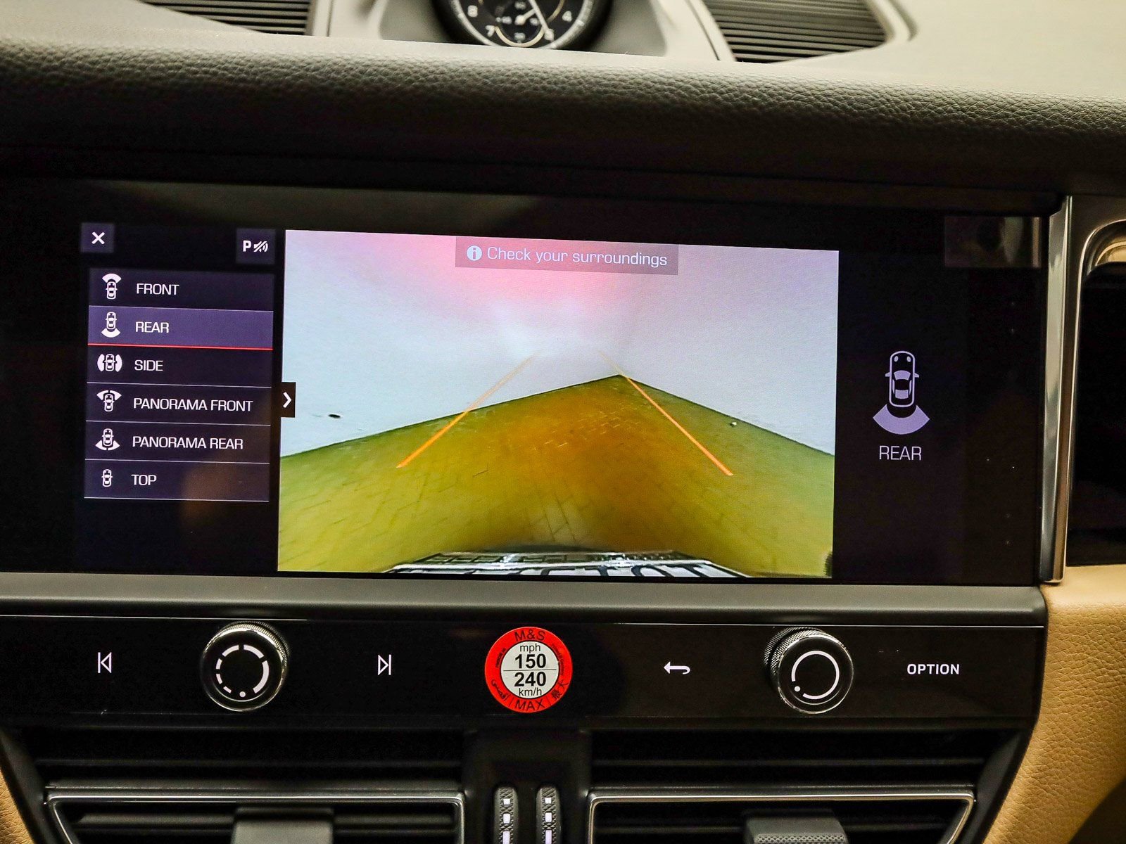 Certified 2025 Porsche Macan image 30