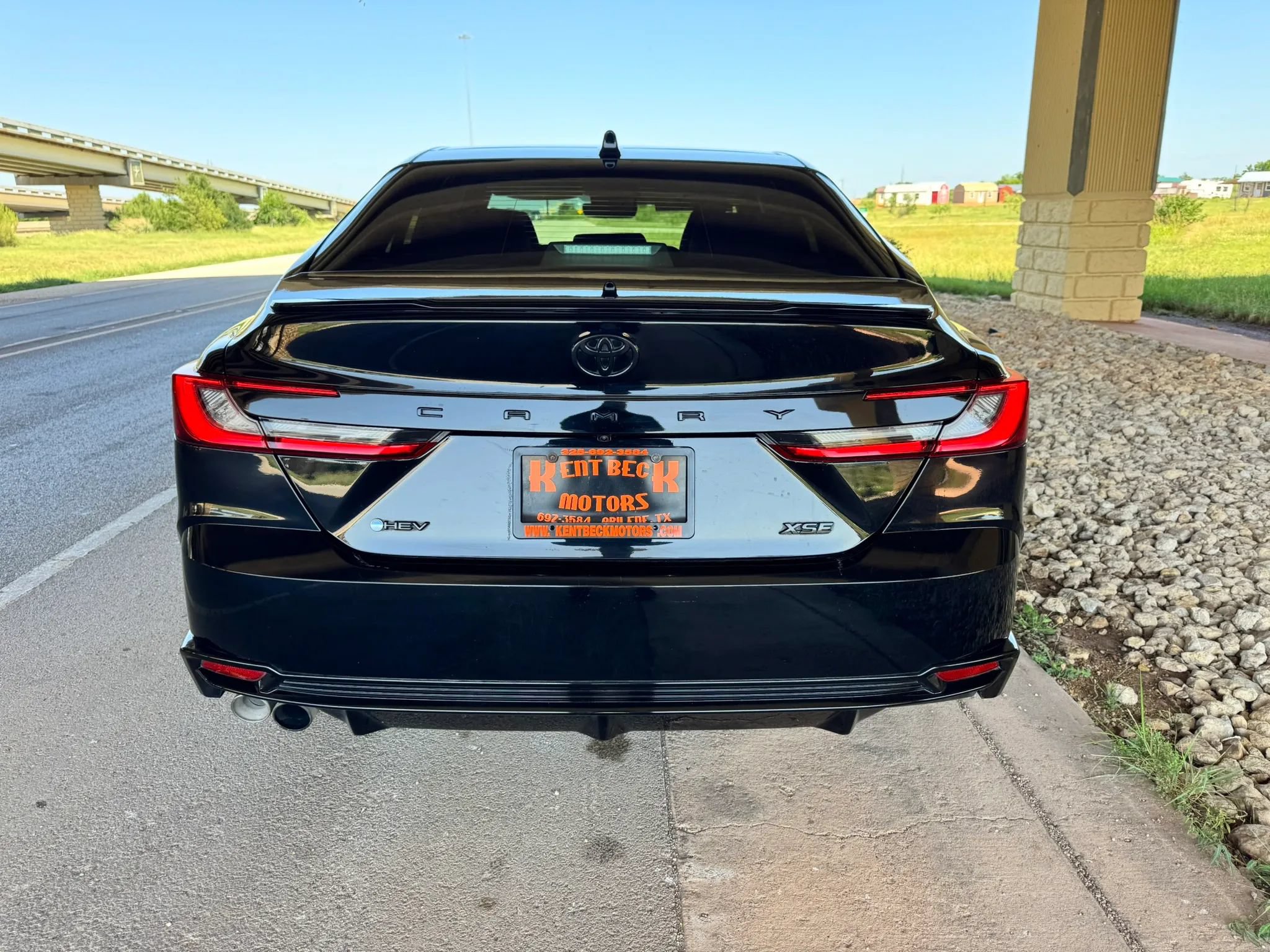 Used 2025 Toyota Camry XSE FWD image 4