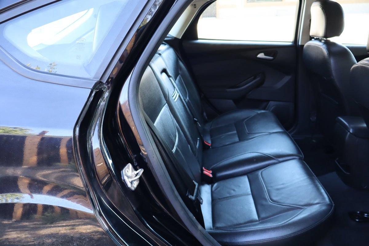 Used 2016 Ford Focus SE w/ Equipment Group 201A FWD image 21