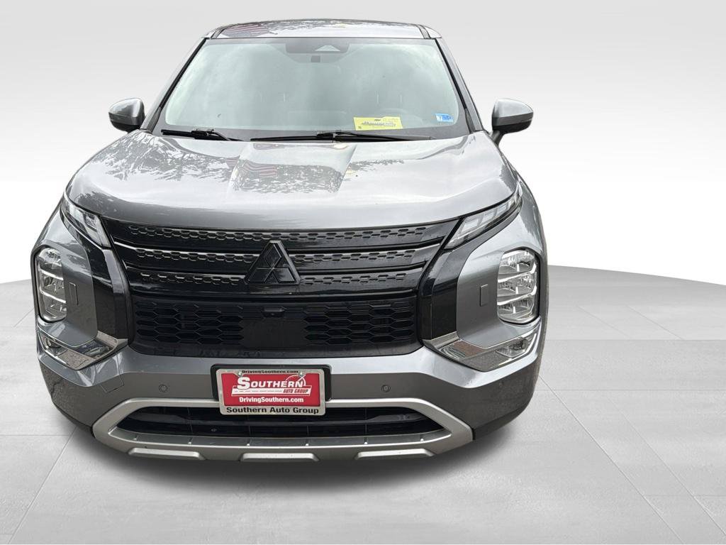 Used 2023 Mitsubishi Outlander SE AWD/4WD image 2