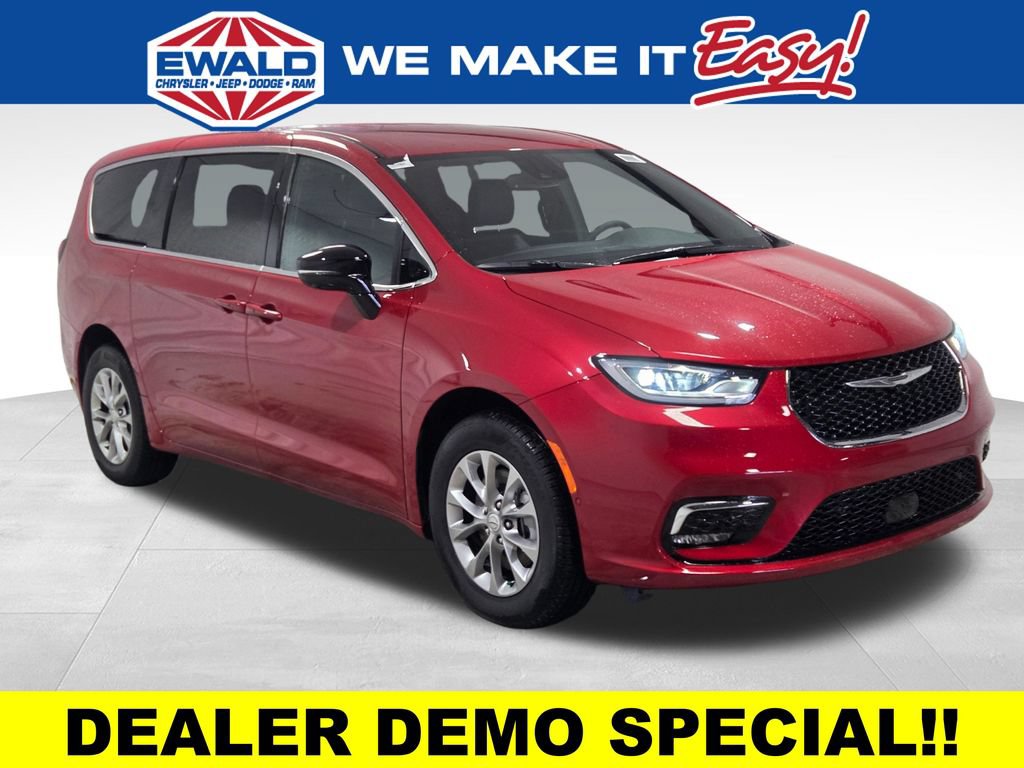New 2026 Chrysler Pacifica Select AWD/4WD image 12