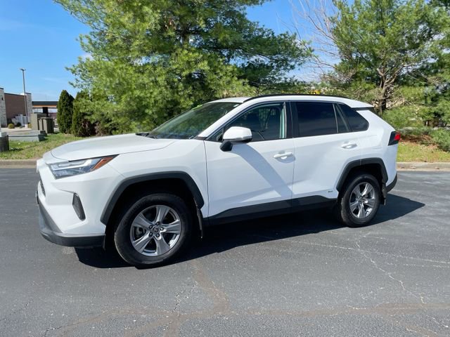 Used 2022 Toyota RAV4 XLE w/ Convenience Package image 2