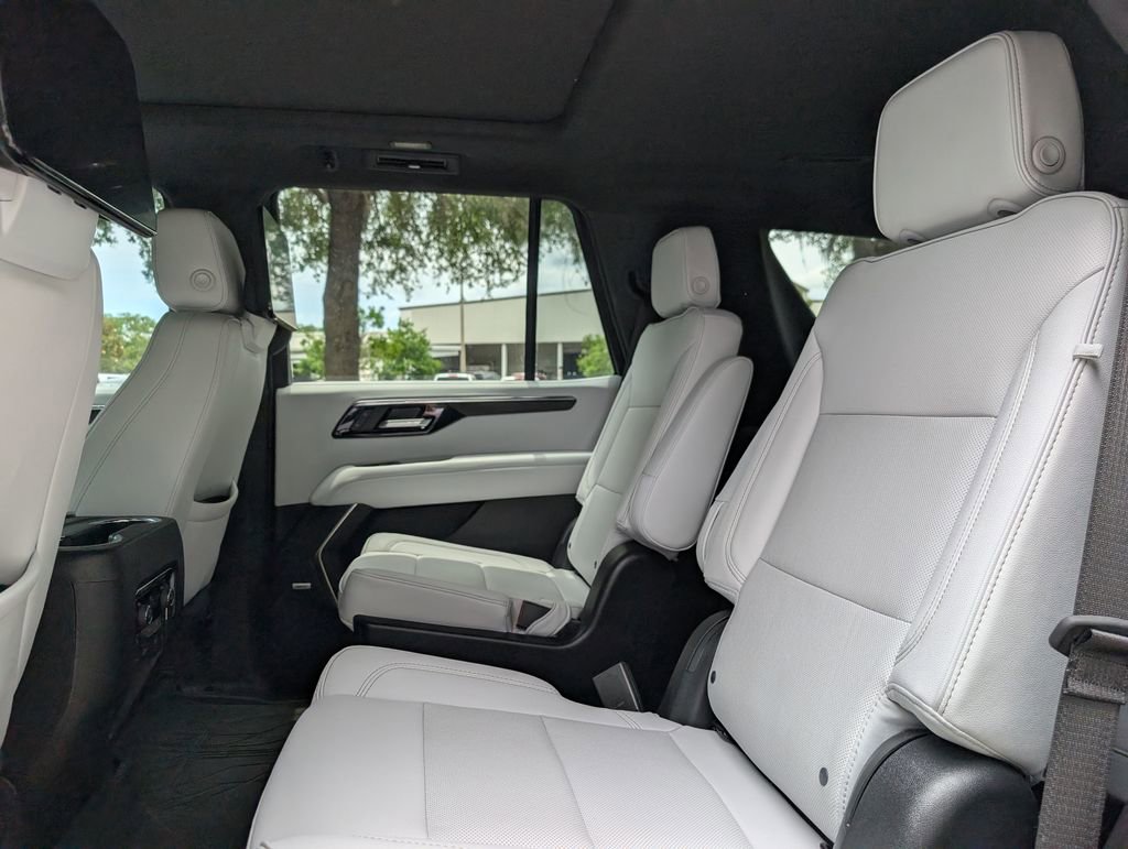 Used 2025 Chevrolet Tahoe Premier AWD/4WD image 18