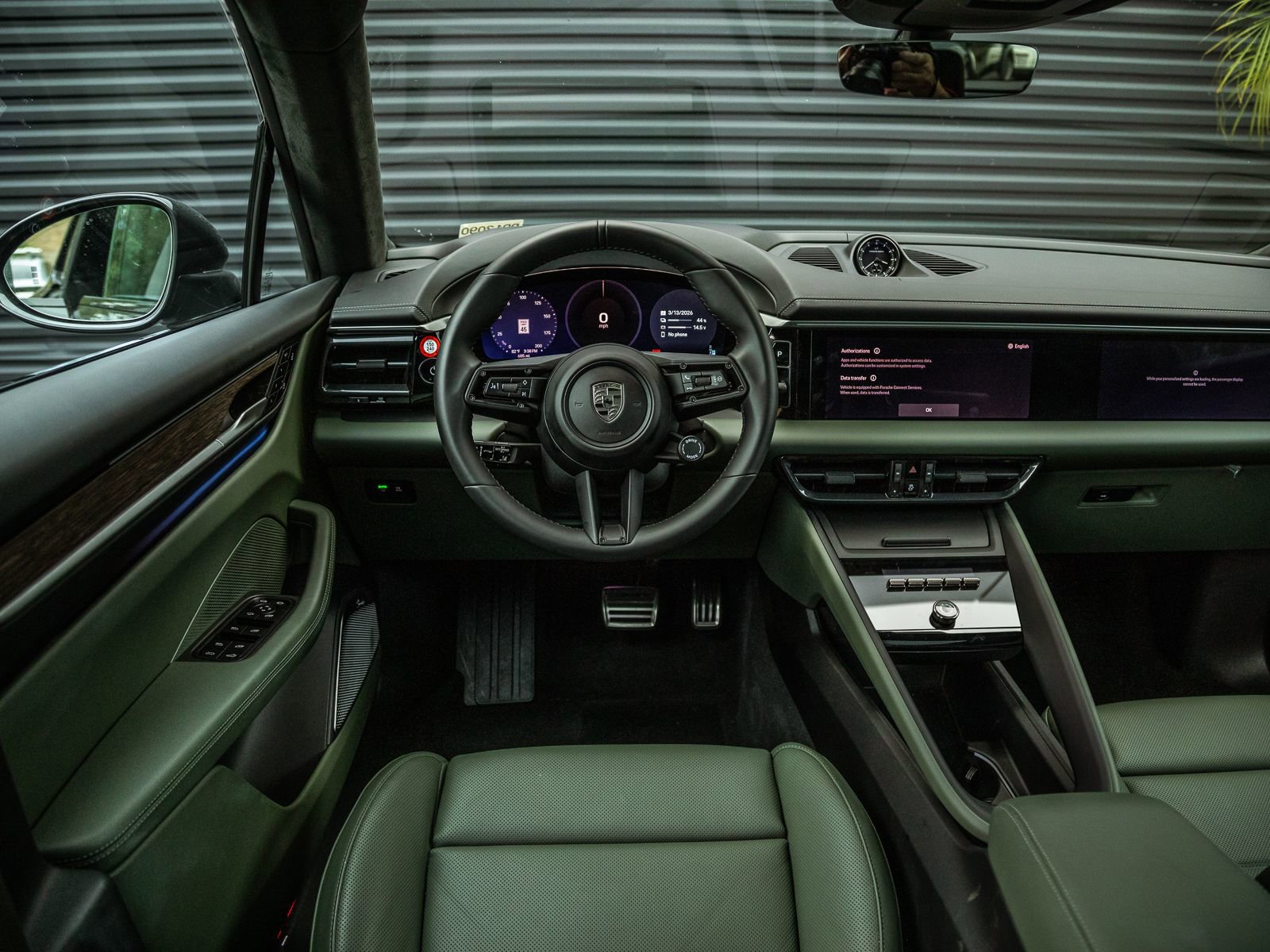 Certified 2025 Porsche Macan Turbo Electric AWD/4WD image 11