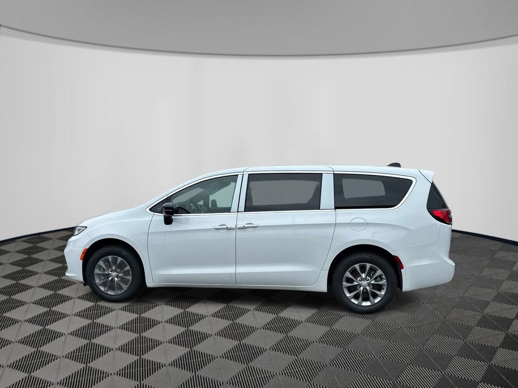 New 2026 Chrysler Pacifica Select AWD/4WD image 2