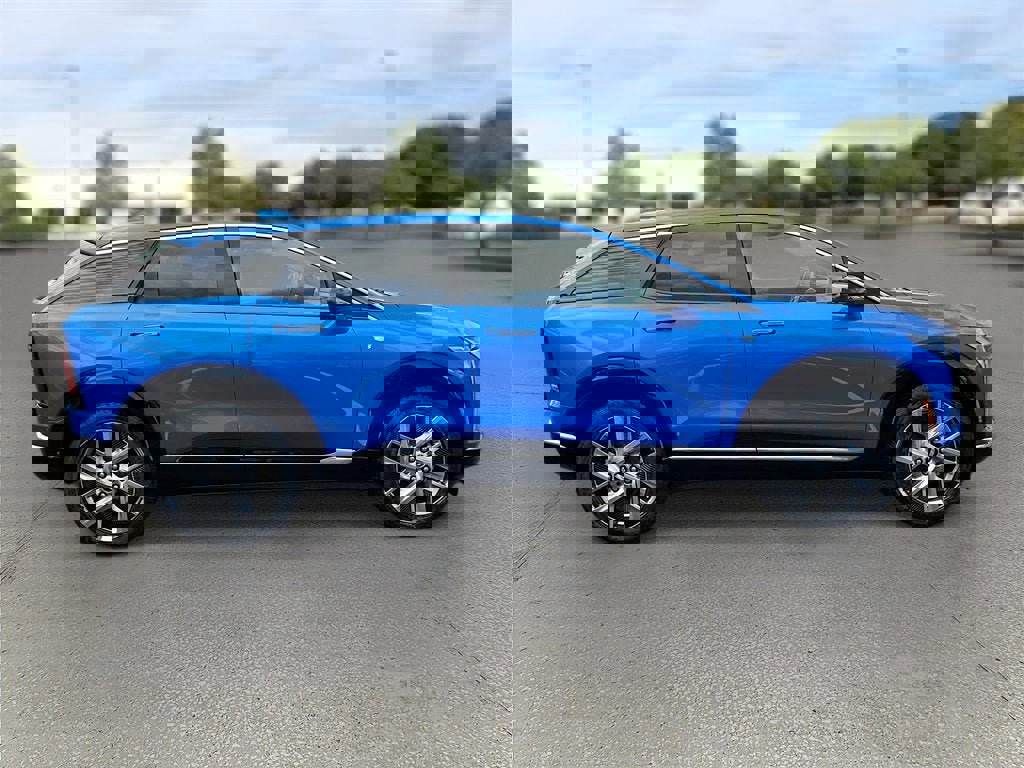 New 2026 Cadillac Optiq Luxury 1 image 7