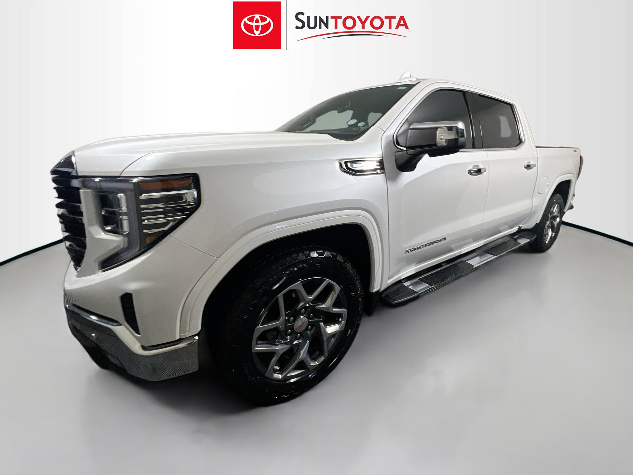 Used 2022 GMC Sierra 1500 SLT w/ SLT Premium Plus Package image 9