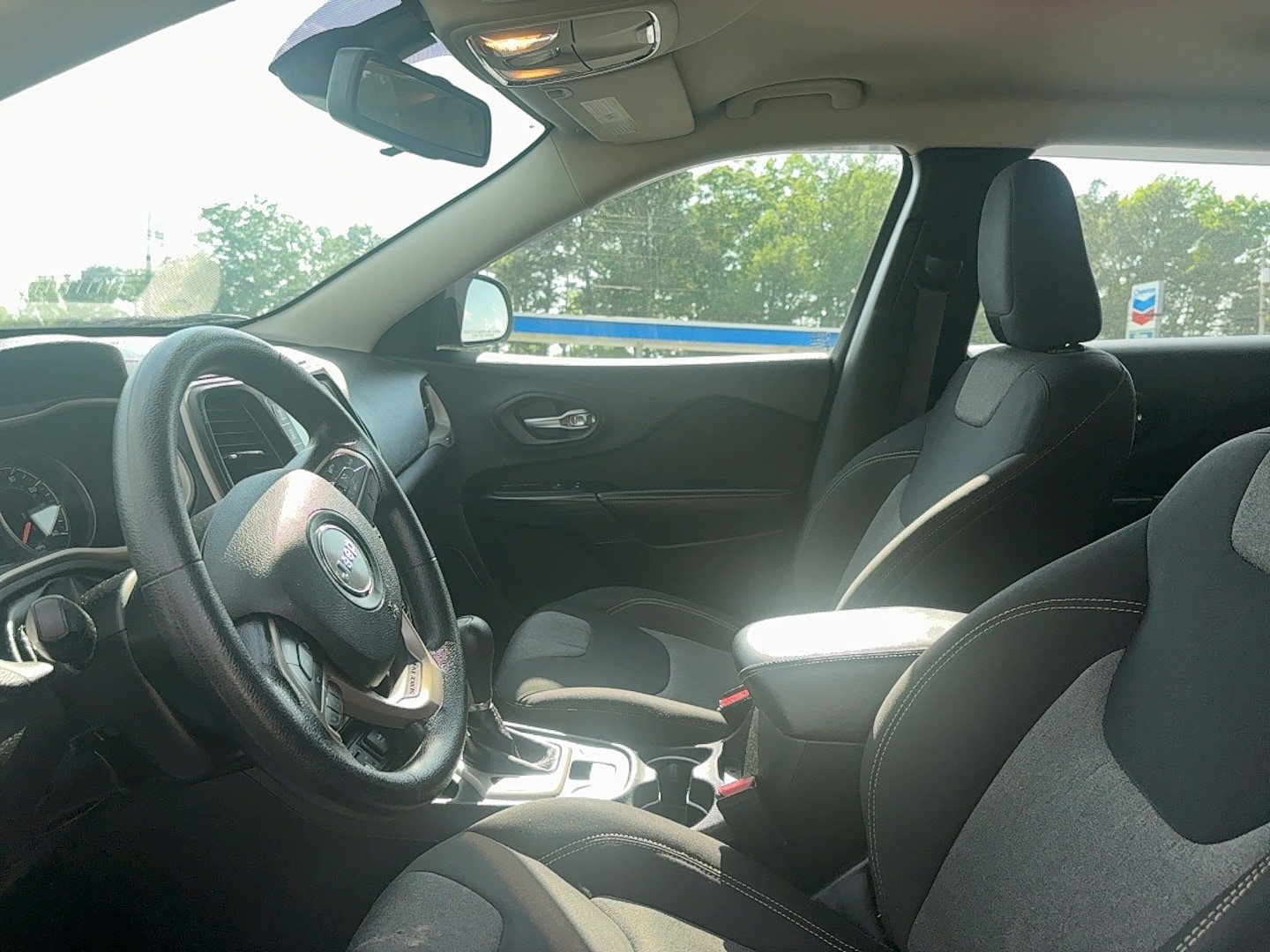 Used 2015 Jeep Cherokee Sport w/ Sport Appearance Group FWD image 15