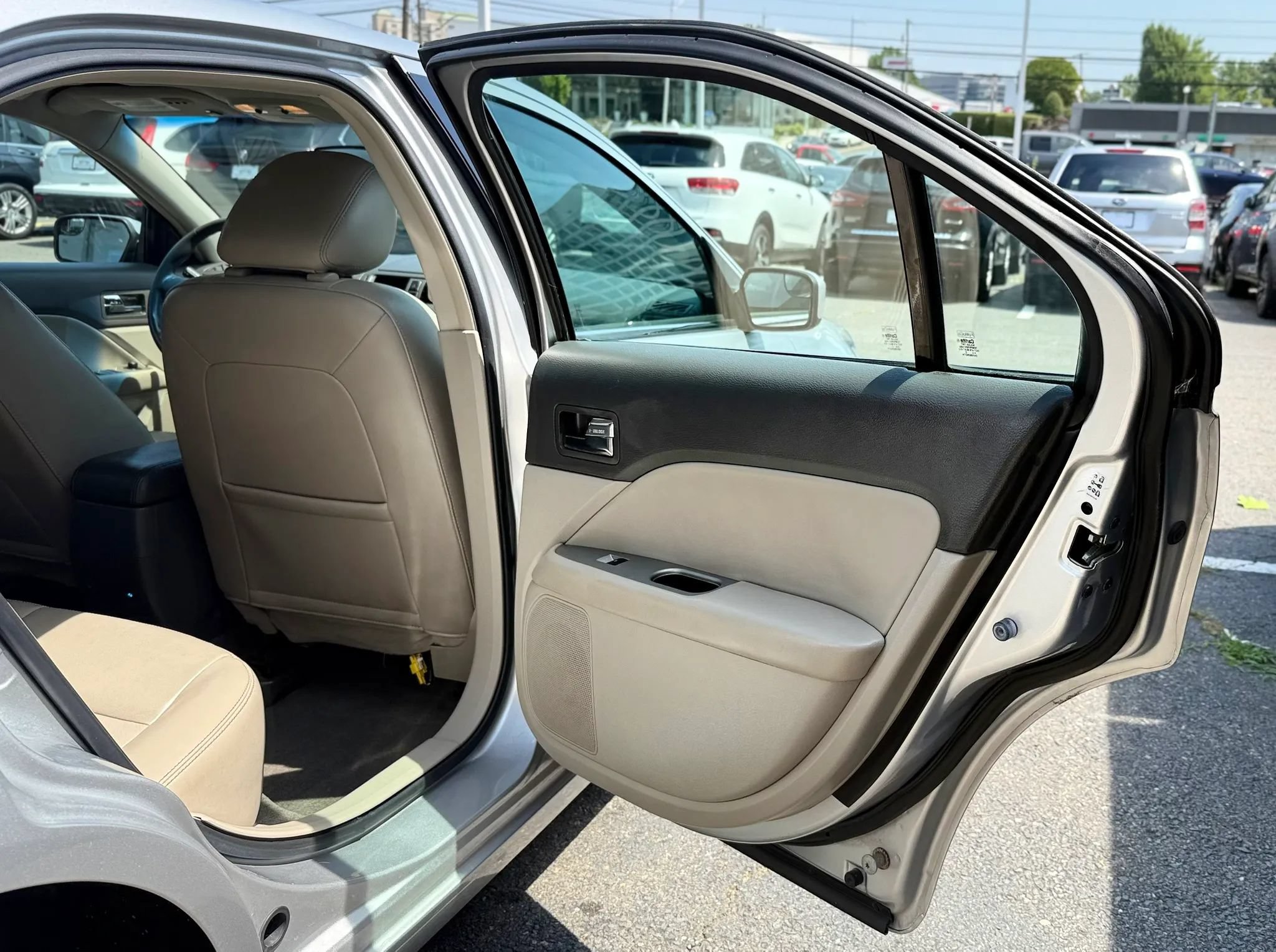 Used 2011 Ford Fusion SEL FWD image 28