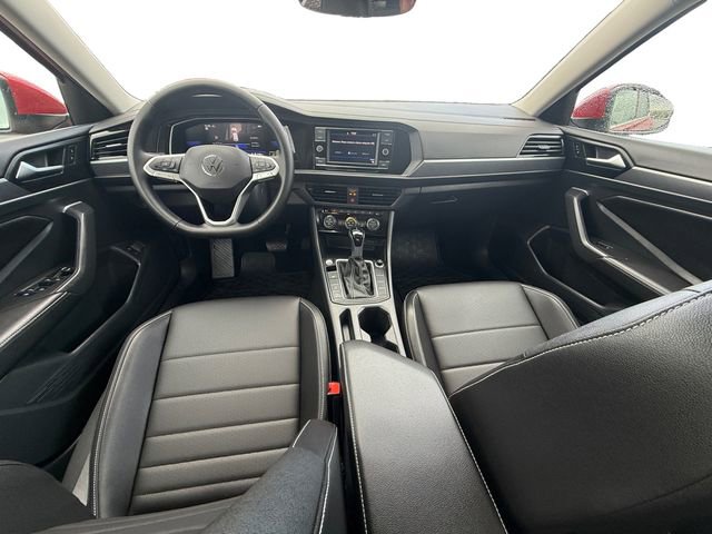 Used 2023 Volkswagen Jetta SE w/ Panoramic Sunroof Package FWD image 16