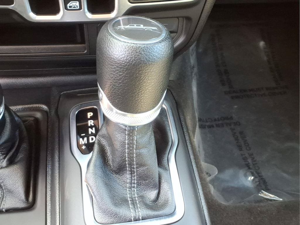 Used 2025 Jeep Gladiator Sport AWD/4WD image 23