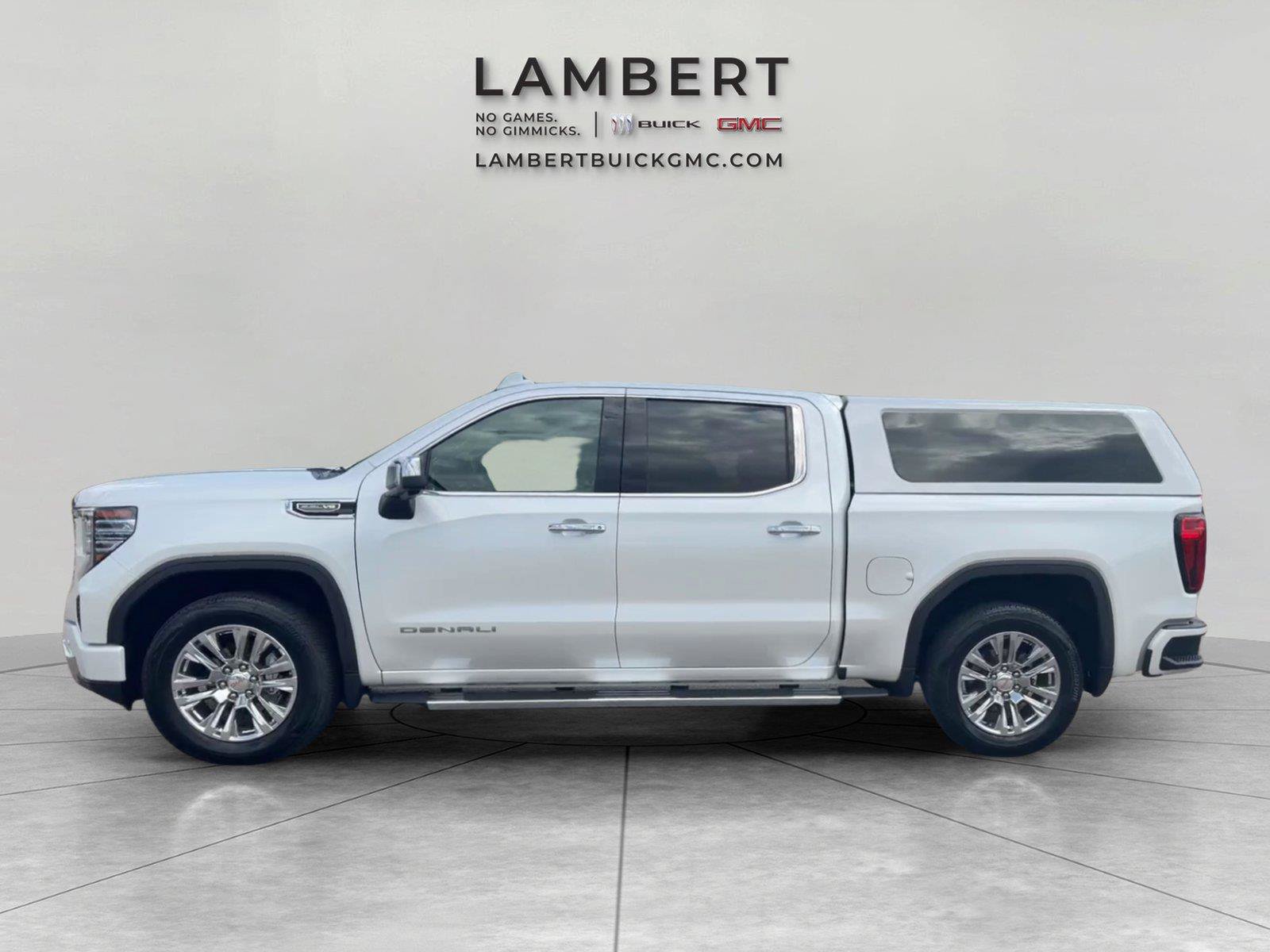 Used 2024 GMC Sierra 1500 Denali w/ Technology Package AWD/4WD image 2
