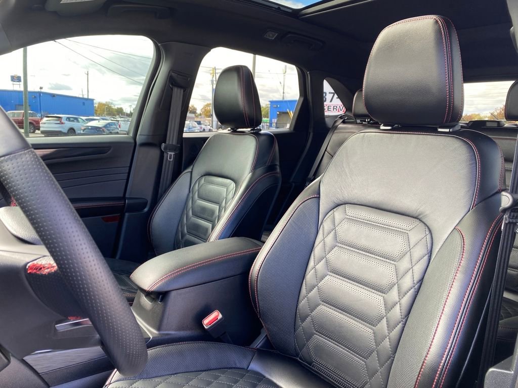 Used 2024 Ford Escape ST-Line Elite w/ Premium Technology Package image 12