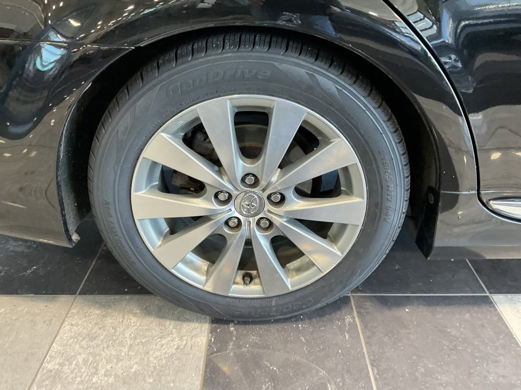 Used 2012 Toyota Avalon Limited image 7