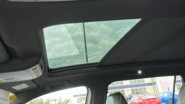 Used 2024 Volkswagen Tiguan SE R-Line image 11