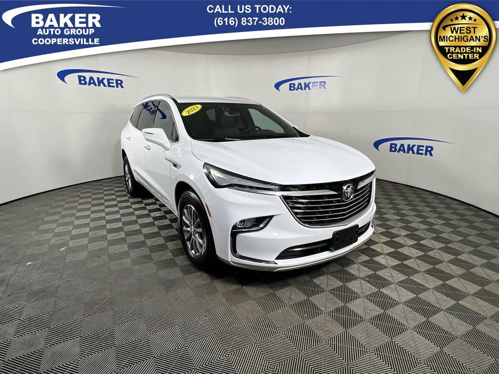 Used 2023 Buick Enclave Essence image 2