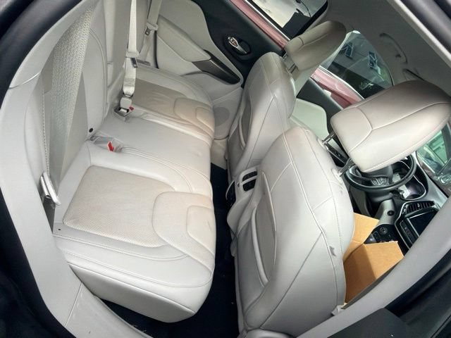 Used 2019 Jeep Cherokee Limited AWD/4WD image 13