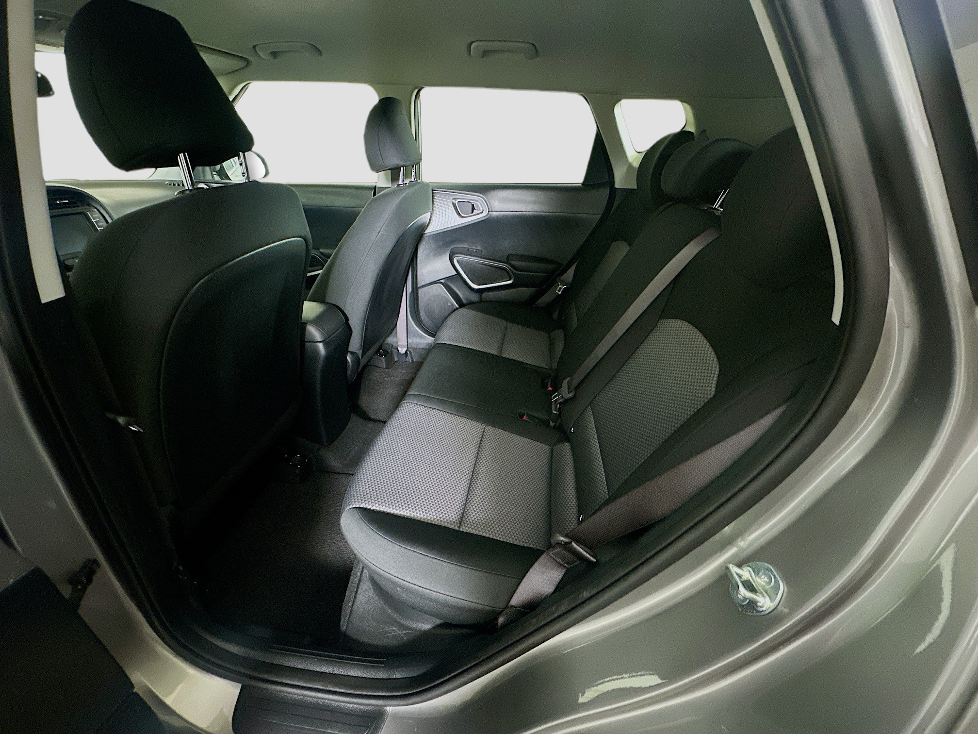 Used 2025 Kia Soul LX w/ LX Technology Package FWD image 28
