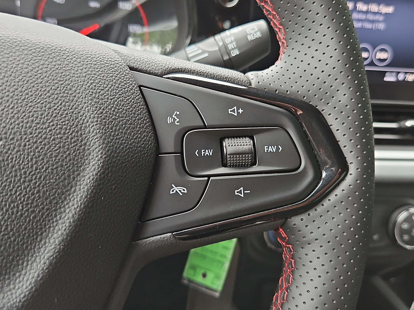 Used 2024 Chevrolet Trax RS w/ Driver Confidence Package FWD image 20