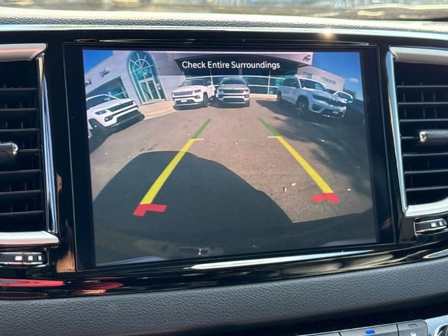 Used 2024 Chrysler Pacifica Touring-L FWD image 20