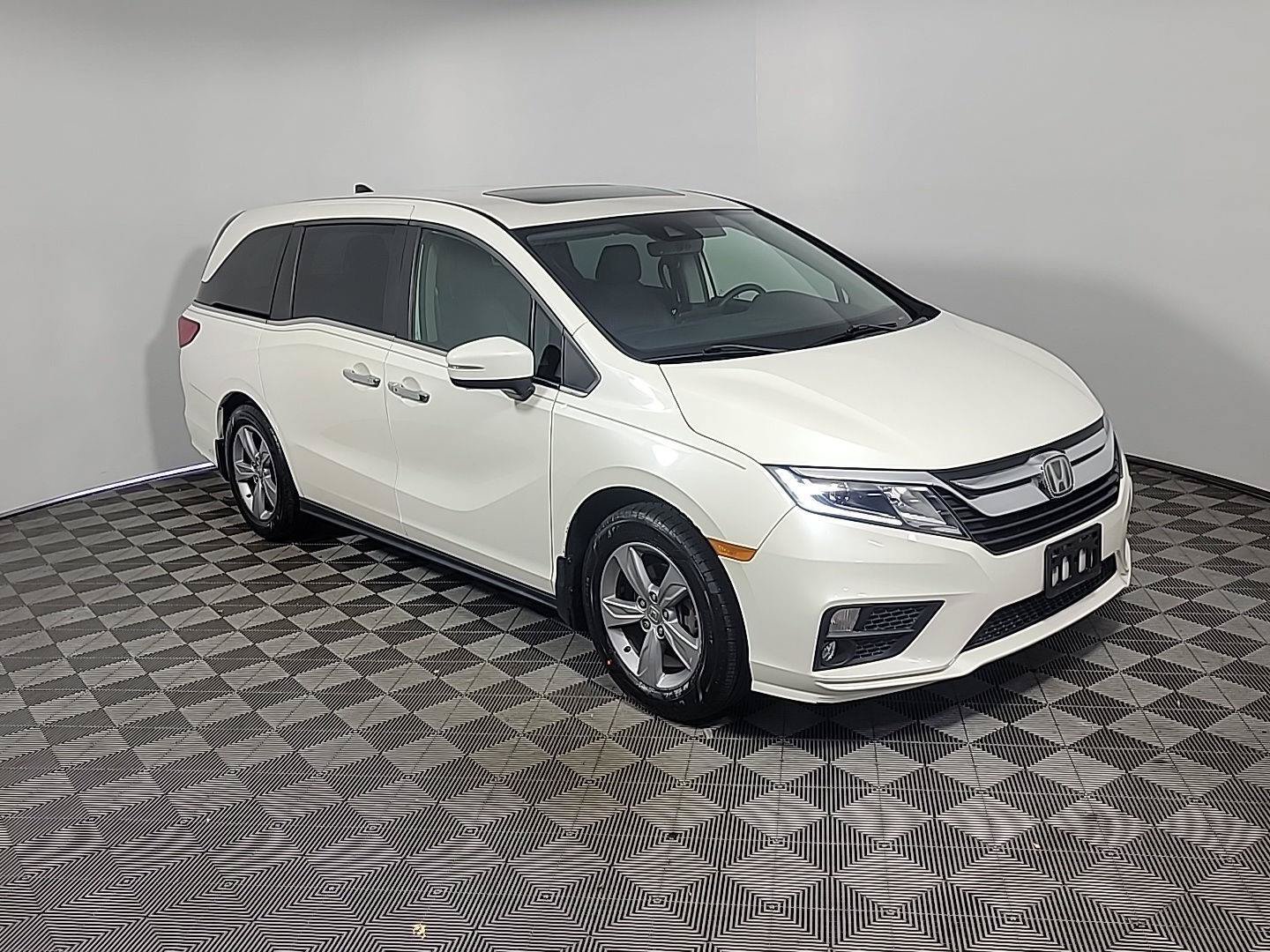 Certified 2018 Honda Odyssey EX-L image 2
