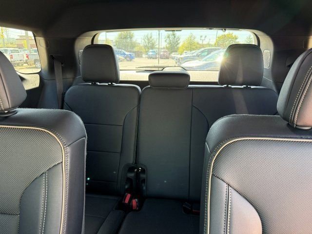 New 2026 Chevrolet Traverse High Country w/ LPO, Floor Liner Package image 16