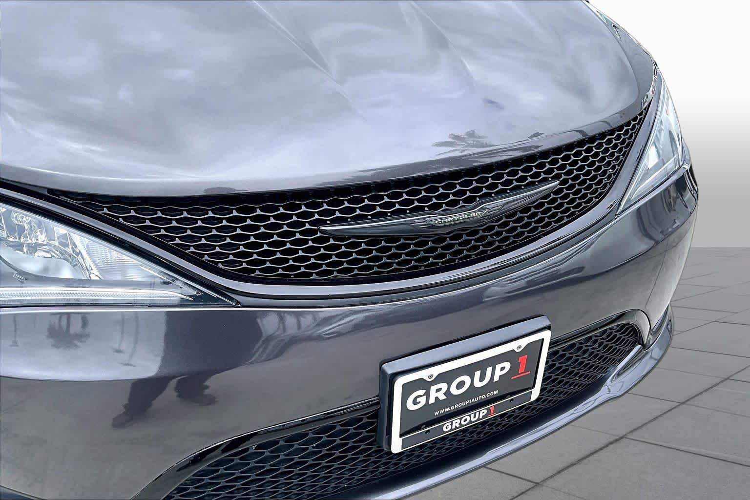 Used 2018 Chrysler Pacifica Limited w/ S Appearance Package FWD image 29