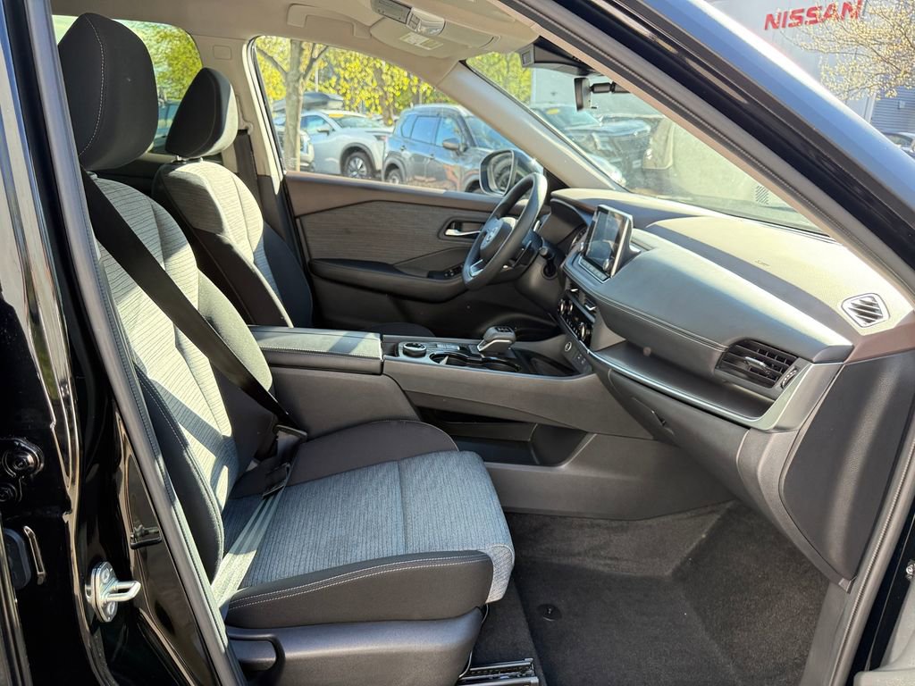 Used 2023 Nissan Rogue SV AWD/4WD image 25