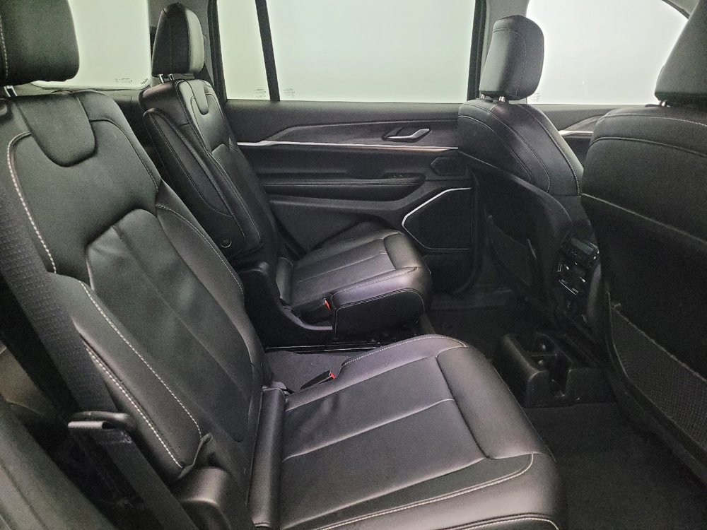 Used 2023 Jeep Grand Cherokee L Limited image 19
