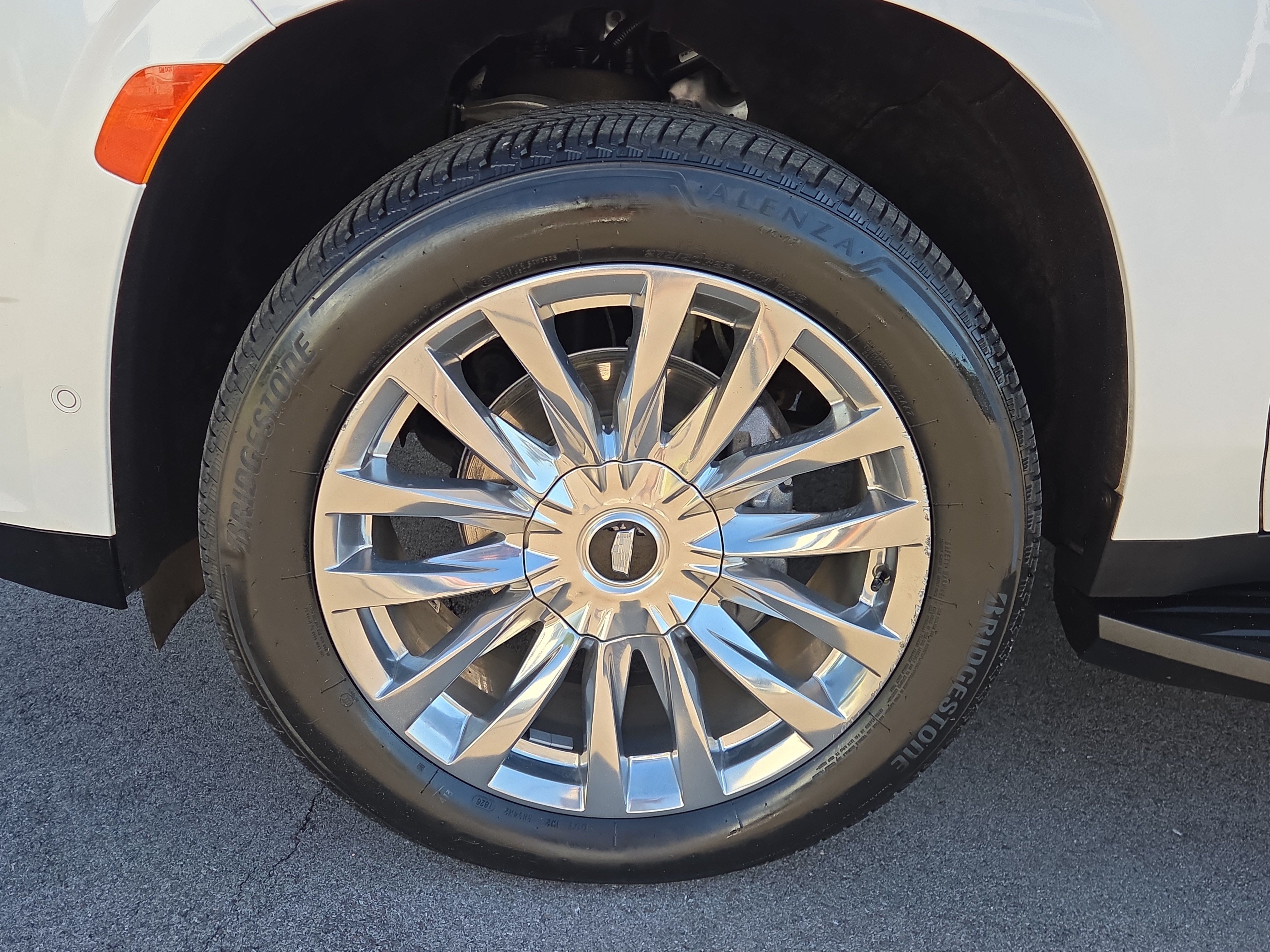 Used 2023 Cadillac Escalade Premium Luxury AWD/4WD image 9