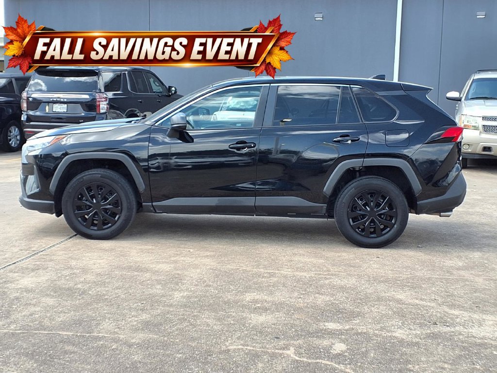 Used 2023 Toyota RAV4 LE FWD image 5