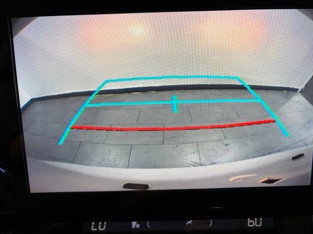 Used 2024 Toyota Sienna XLE FWD image 19