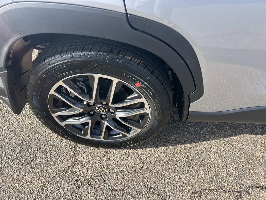 Used 2026 Toyota Corolla Cross XLE w/ Convenience Package image 14