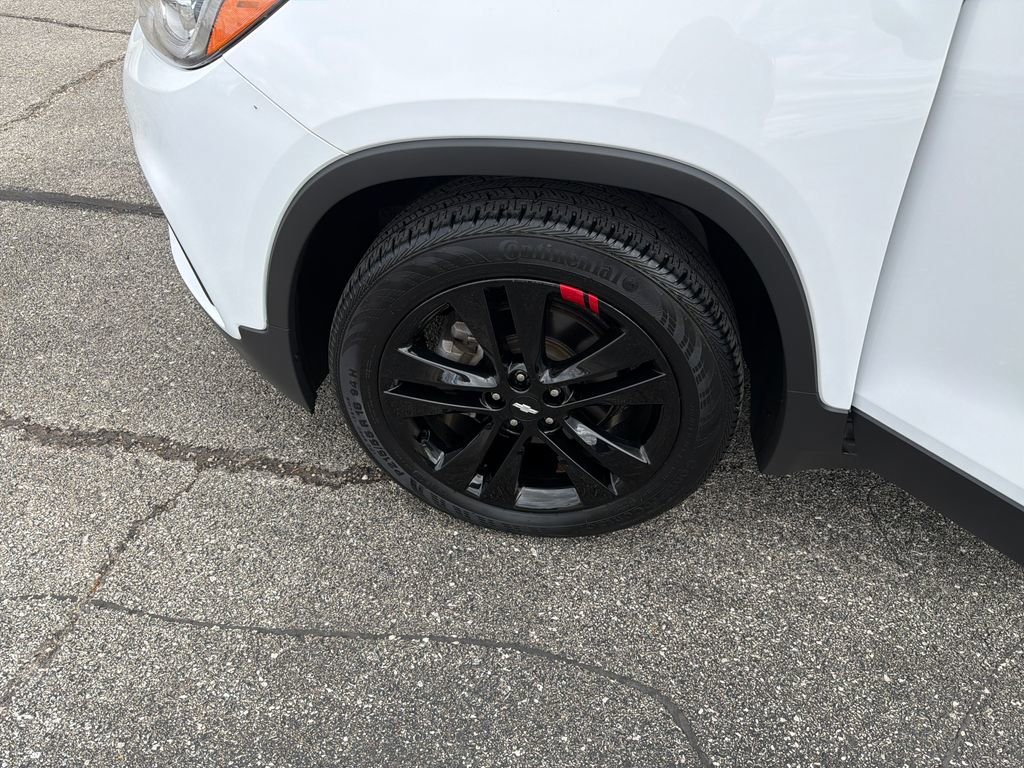Used 2020 Chevrolet Trax LT w/ Sun & Sound Package FWD image 28